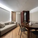 Alpine Glow - Sophisticated In - Out Apartment *