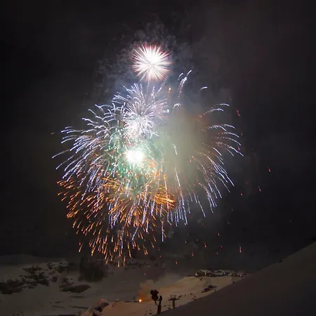 Alpine Glow - Sophisticated In - Out 아파트